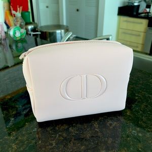 Dior makeup bag 💗